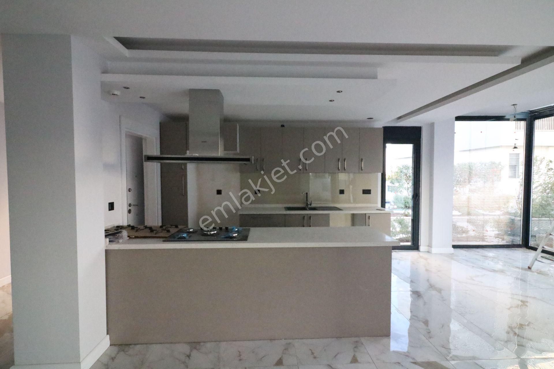 Nuray Ayhan'dan Site İçinde Havuzlu Kapalı Otoparklı Satılık 7+2 Lüx Villa - Görsel 6