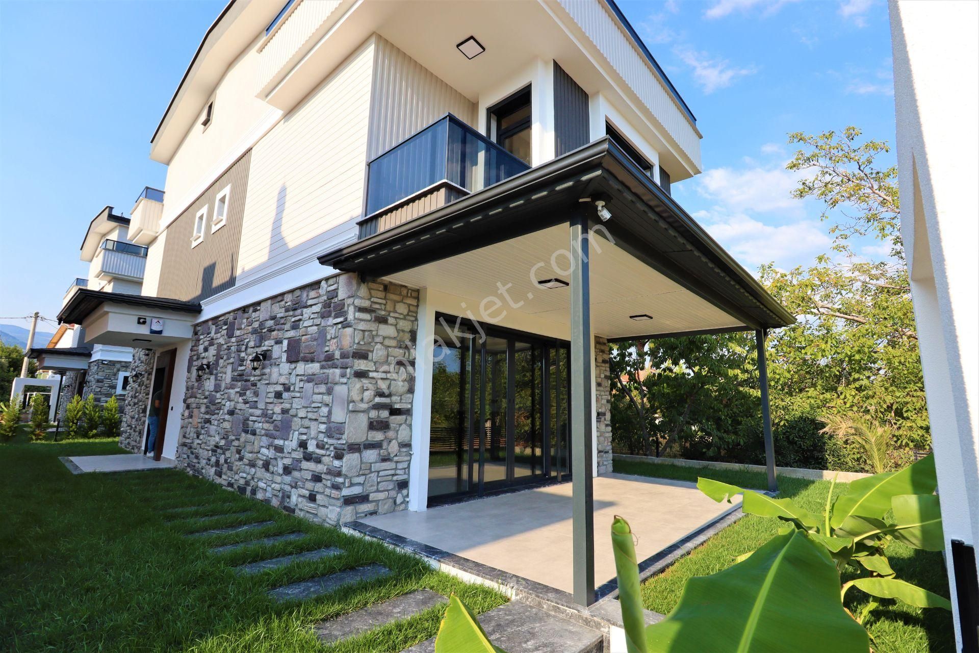 Altınoluk Ta Denize Sıfır Satılık 5+2 Ultra Lüks Villa - Görsel 2