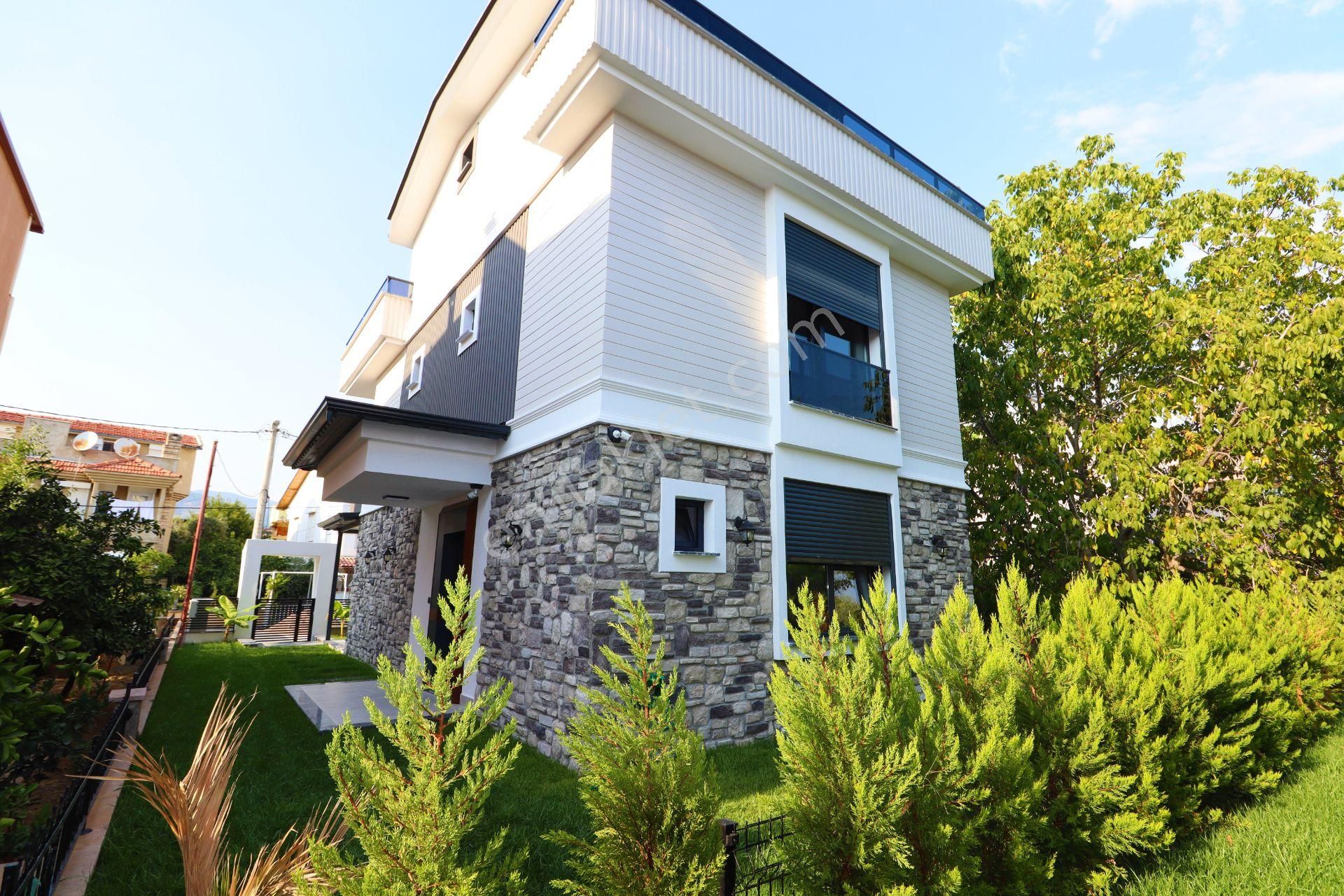 Altınoluk Ta Denize Sıfır Satılık 5+2 Ultra Lüks Villa - Görsel 4