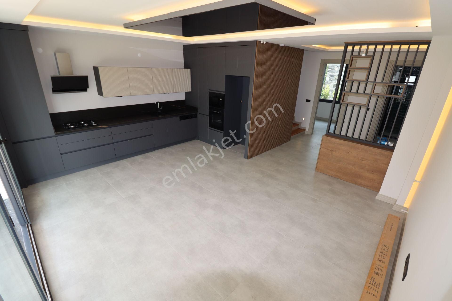 Altınoluk Ta Denize Sıfır Satılık 5+2 Ultra Lüks Villa - Görsel 15