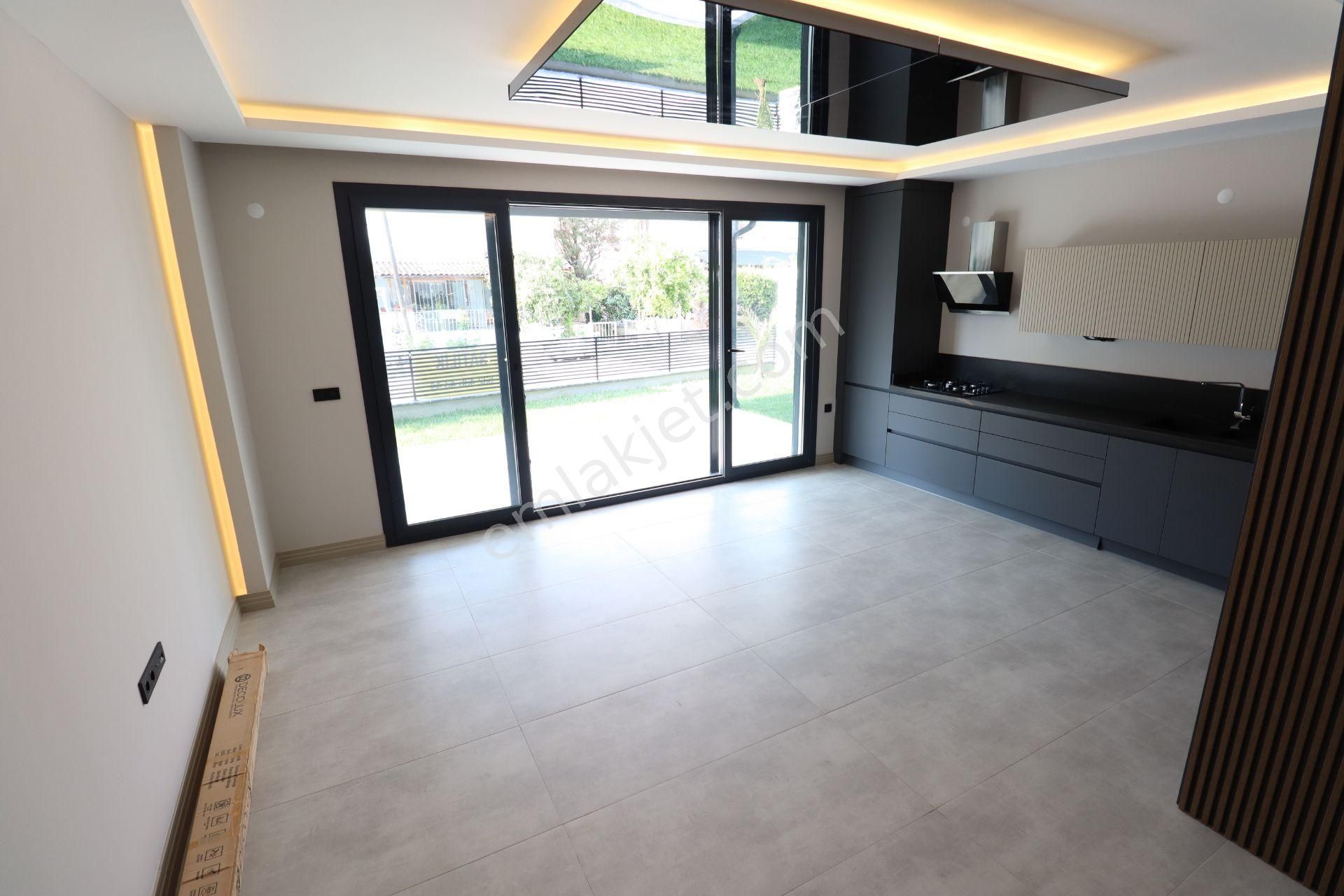 Altınoluk Ta Denize Sıfır Satılık 5+2 Ultra Lüks Villa - Görsel 23