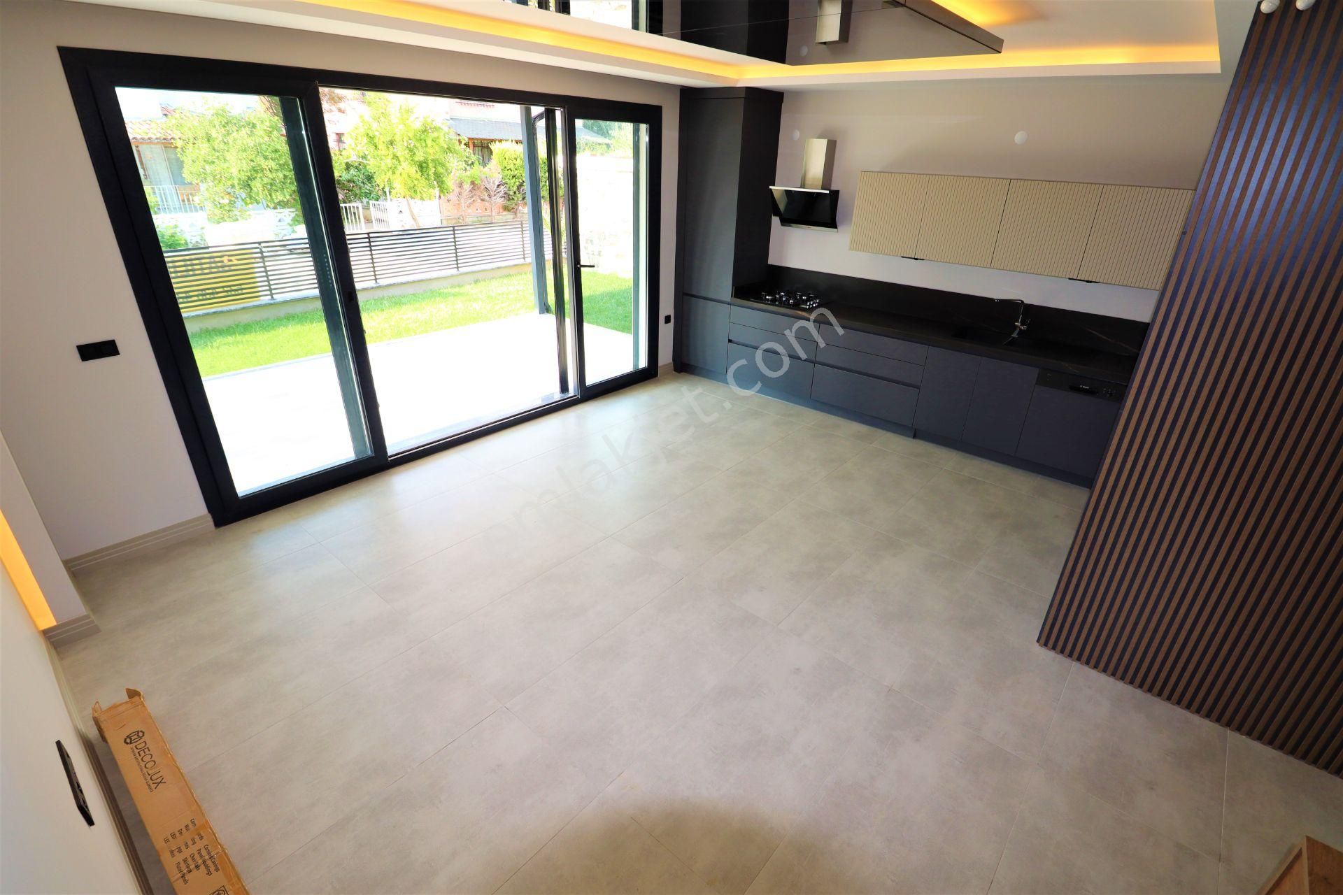 Altınoluk Ta Denize Sıfır Satılık 5+2 Ultra Lüks Villa - Görsel 22