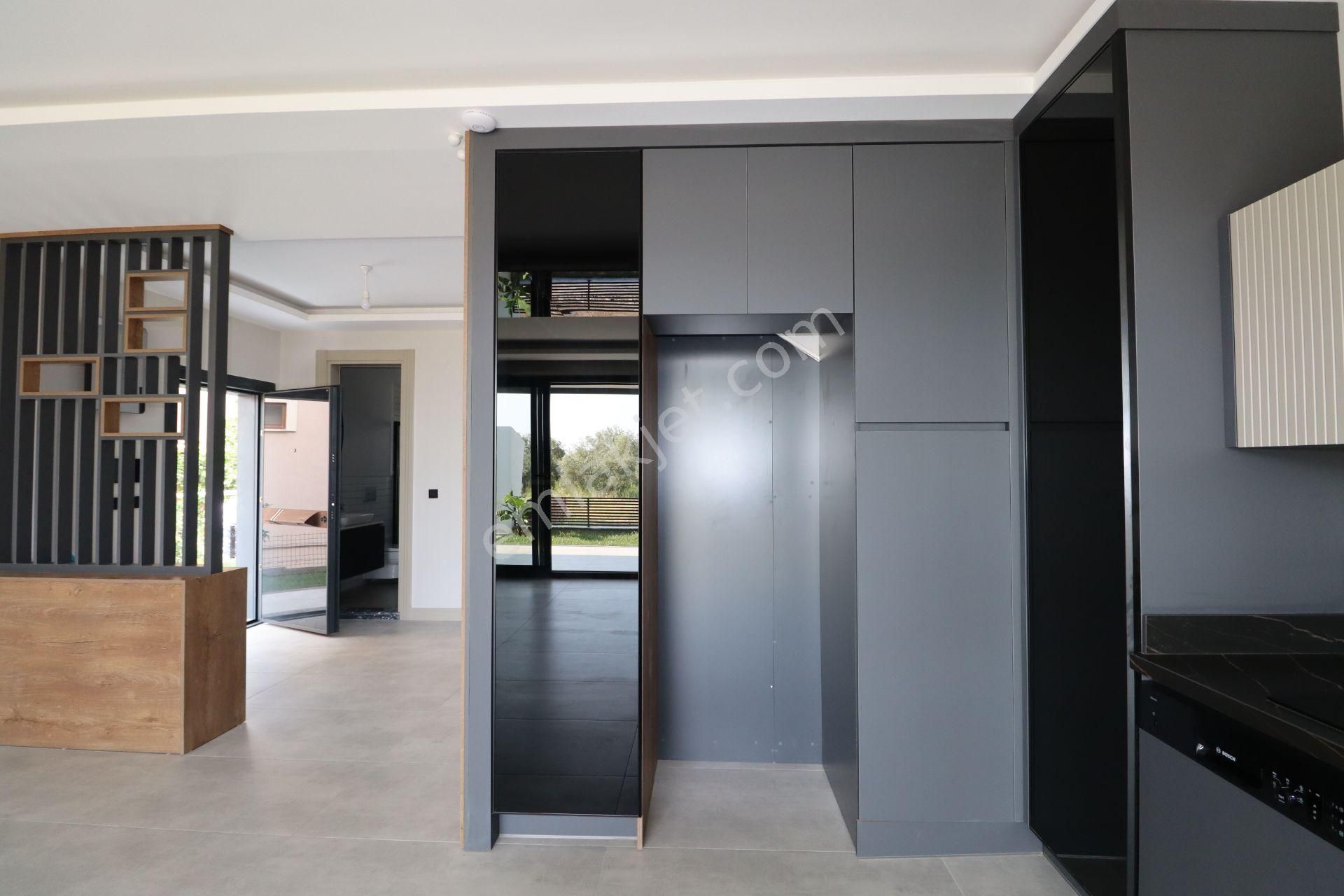 Altınoluk Ta Denize Sıfır Satılık 5+2 Ultra Lüks Villa - Görsel 19