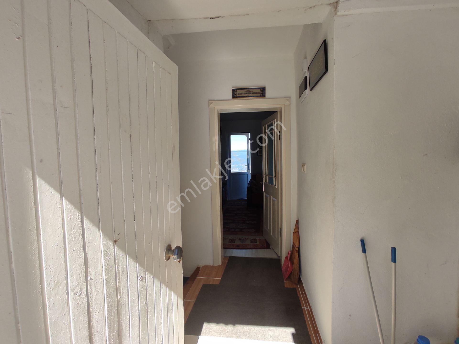 Sakarya Geyve Ceceler Köyünde 3255 M² Arazi İçinde Manzaralı Asfalt Yola Cephe Müstakil Ev - Görsel 12