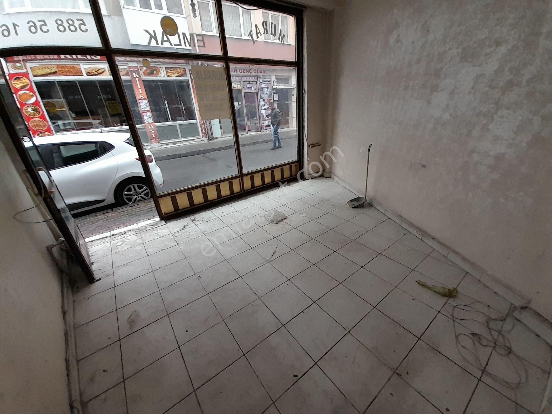 Kocamustafapaşa Sümbülefendi Camıı Yakını 12 Mt Kiralık Dükkan