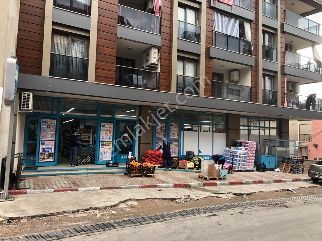 Cadde. Üstünde Satılık Boş Arsa Kentseldönüşüm De 5 Kat İmarlı 40 Daire 5 Ticari Dükkan Çıkıyor
