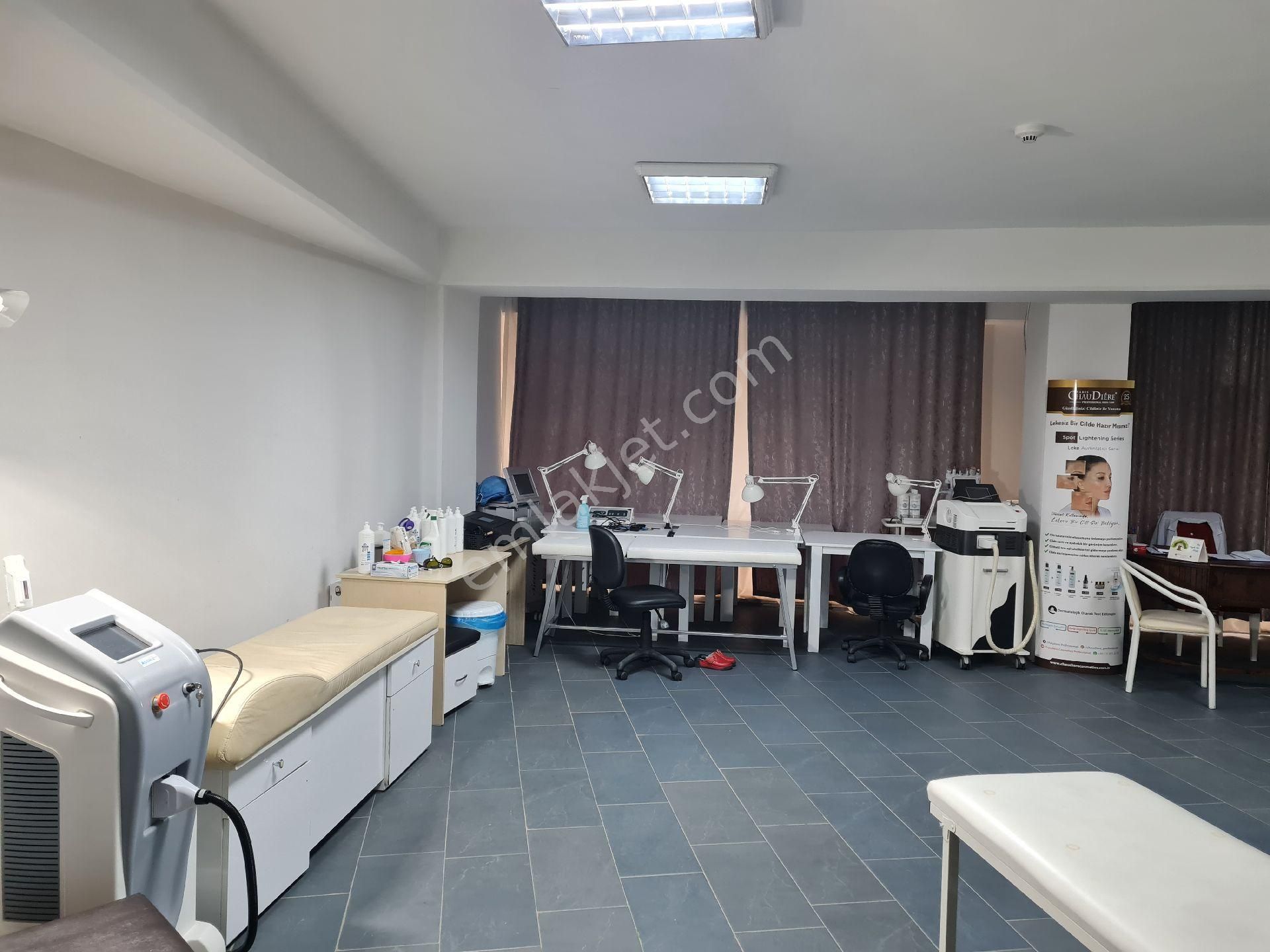 Trabzon Merkez Meydanda Toplam 315 M2 Galeri Katlı 3 Ayrı Tapulu Ofis Satılık - Görsel 24