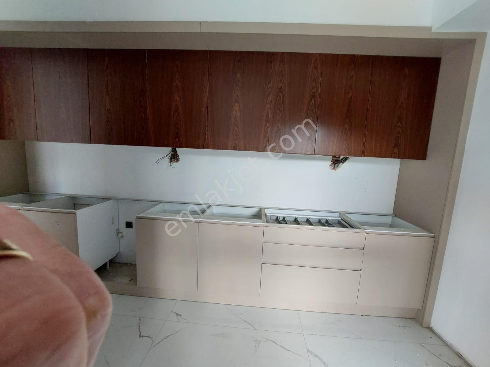 Aydın Kuşadası Ege Mahallesinde Site İçerisinde 3+1 Rezidans Daire