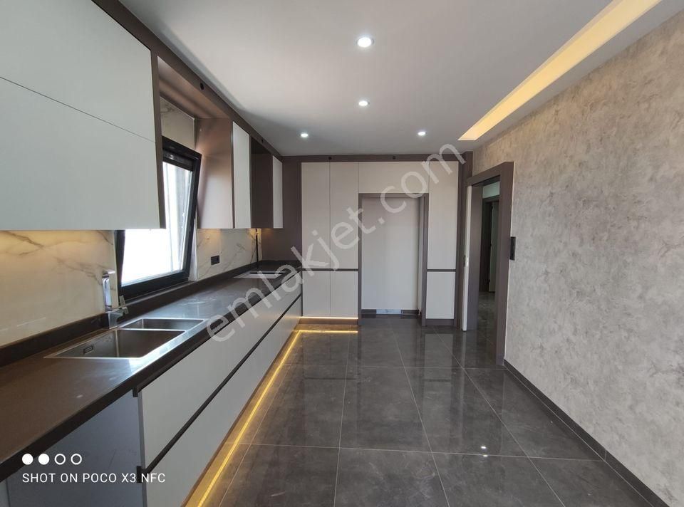 Beylikdüzü Cumhuriyet Satılık Daire 2+1 Central Locatıon, Useful Flat For Sale In Beylıkdüzü Cumhuriyet In Eryaman