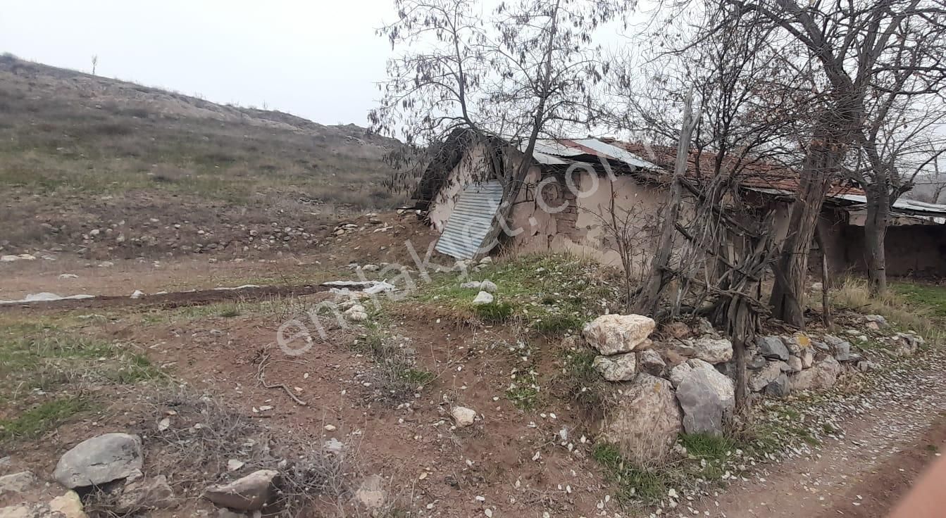 Divriği Adatepe Köyü Satılık Köy Evi  ADATEPE KÖYÜNDE SATILIK TEK KATLI KERPİÇ EV 