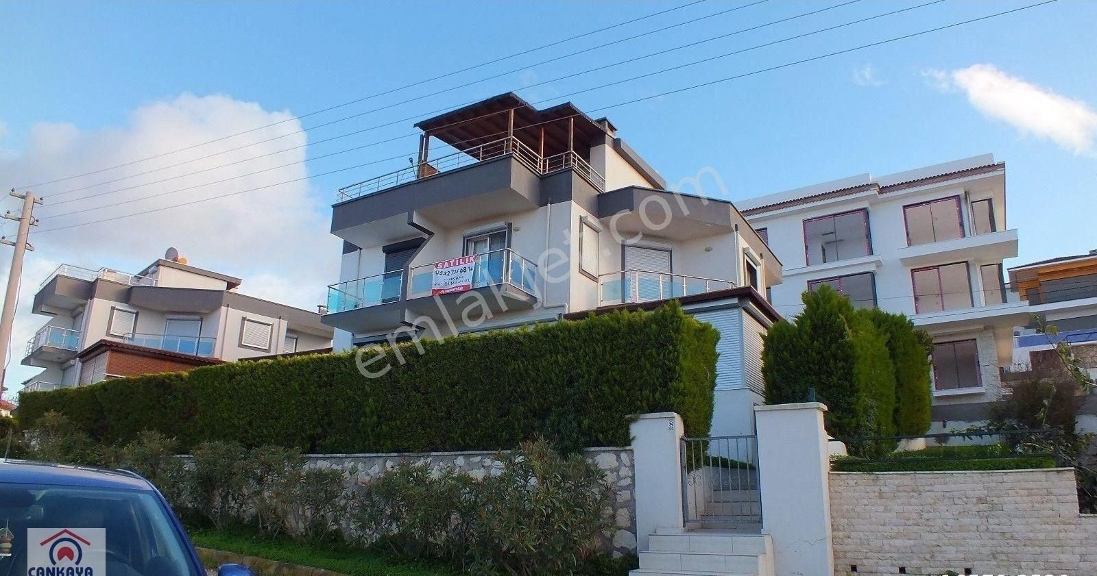 Çeşme İsmet İnönü Satılık Villa ÇEŞME DE DENİZ MANZARALI 3 KATLI 4+1 275 M2 ARSALI