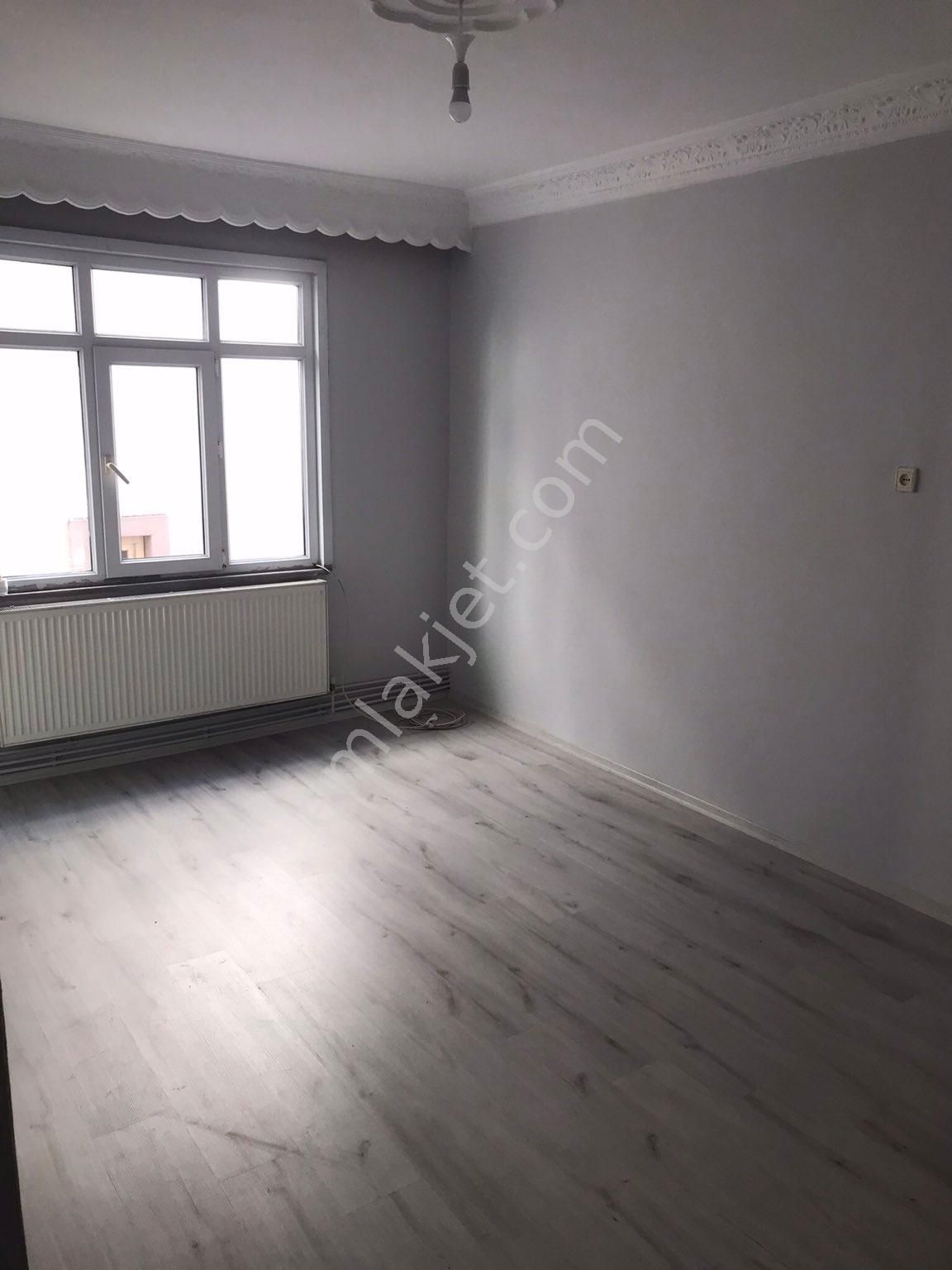 Küçükçekmece Söğütlü Çeşme Kiralık Daire 3+1 Aile Apartmanı