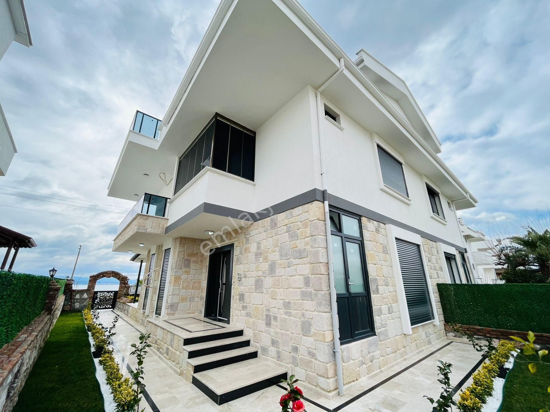 Edremit Güre Satılık Villa  KUMSALDAN GÜREDE MUHTEŞEM DENİZ MANZARALI LÜKS TASARIM_4+1_VİLLA