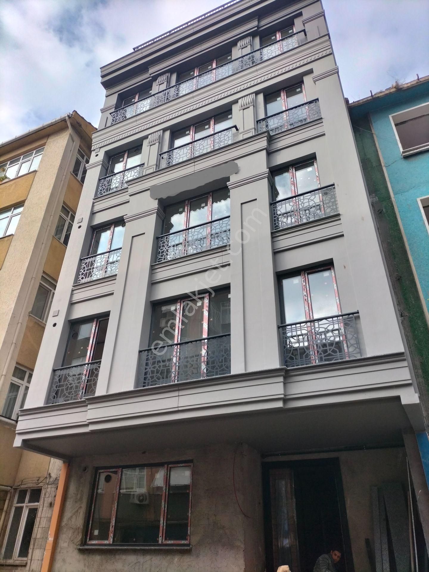 Bakırköy Cevizlik Satılık Daire  2+1 alt kat 2+1 üst kat dublex teraslı daire