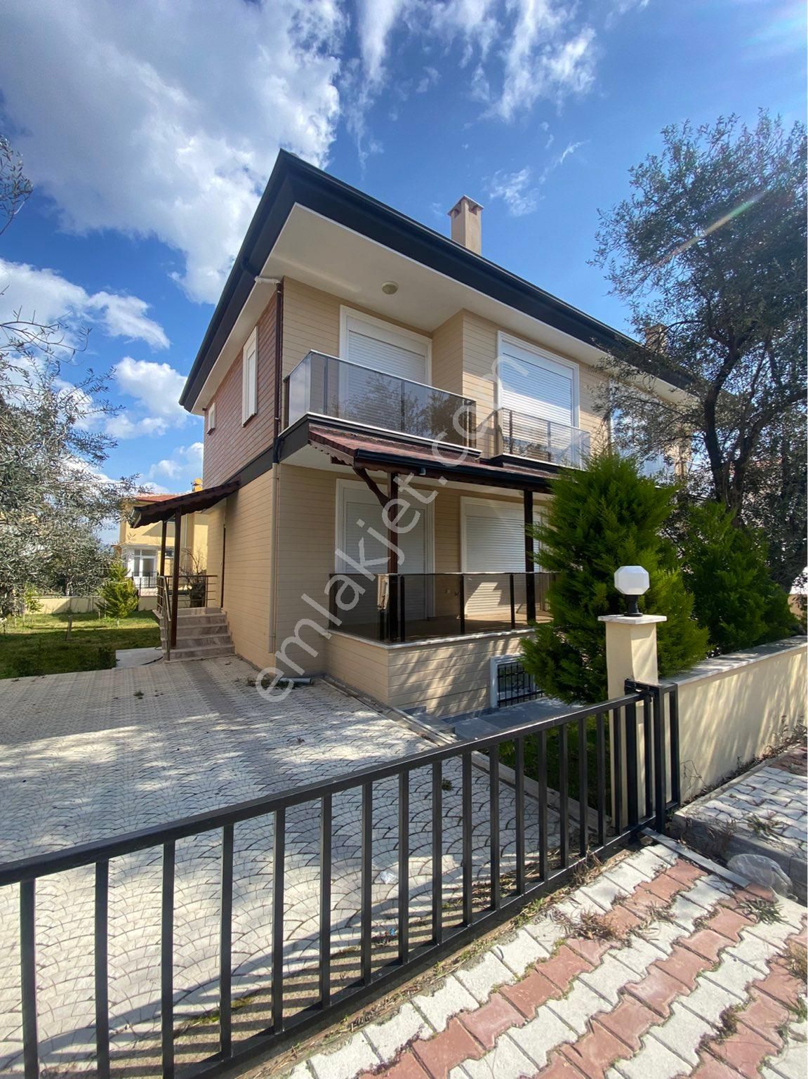 Edremit Altınoluk Satılık Villa AVCI GAYRİMENKUL'DEN ALTINOLUK'TA DENİZE 50 METRE MÜSTAKİL VİLLA