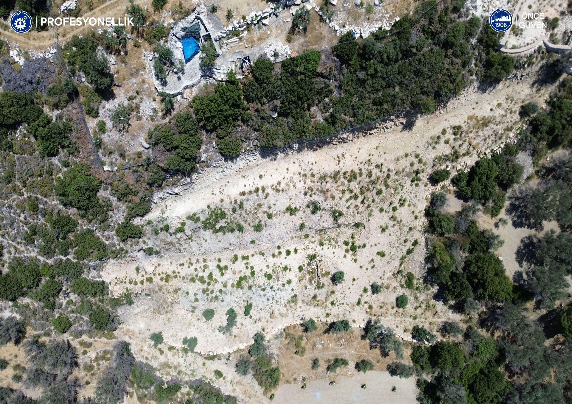 Karaburun Eğlenhoca Satılık Tarla  Karaburun Eğlenhoca'da Deniz Manzaralı Satılık Arazi