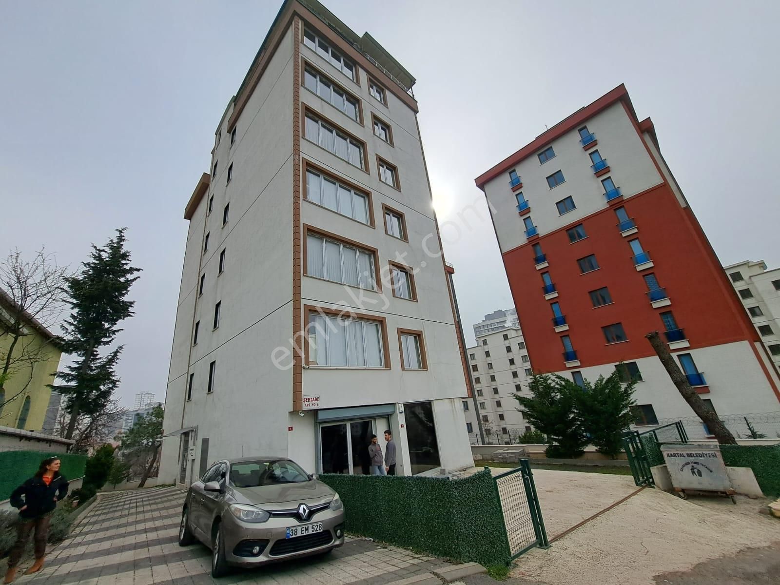 Kartal Yakacık Yeni Satılık Daire NESRİN EMLAK'TAN CADDEYE YAKIN ORMAN MANZARALI DAİRE