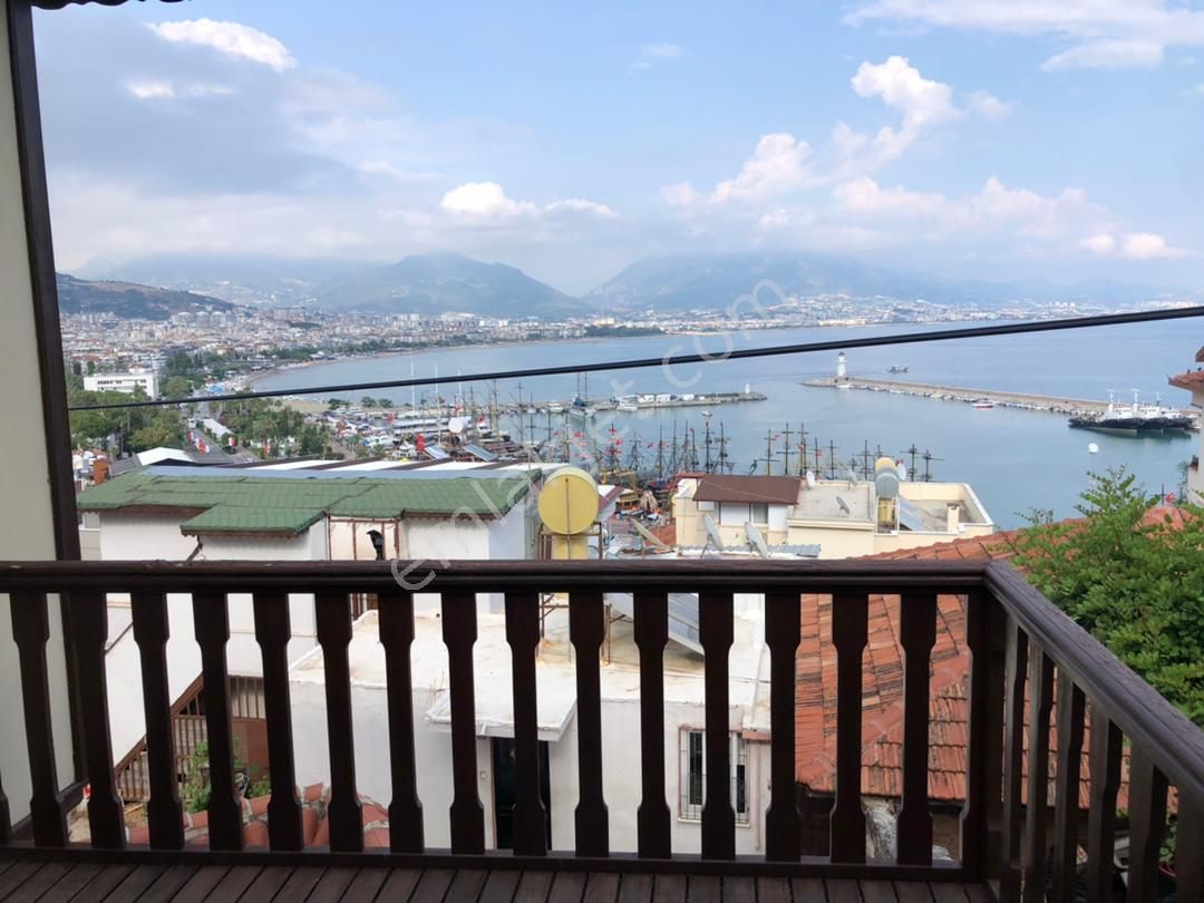 Alanya Çarşı Satılık Daire  Alanya Kale de Deniz  ve Doğa  Manzaralı Villa