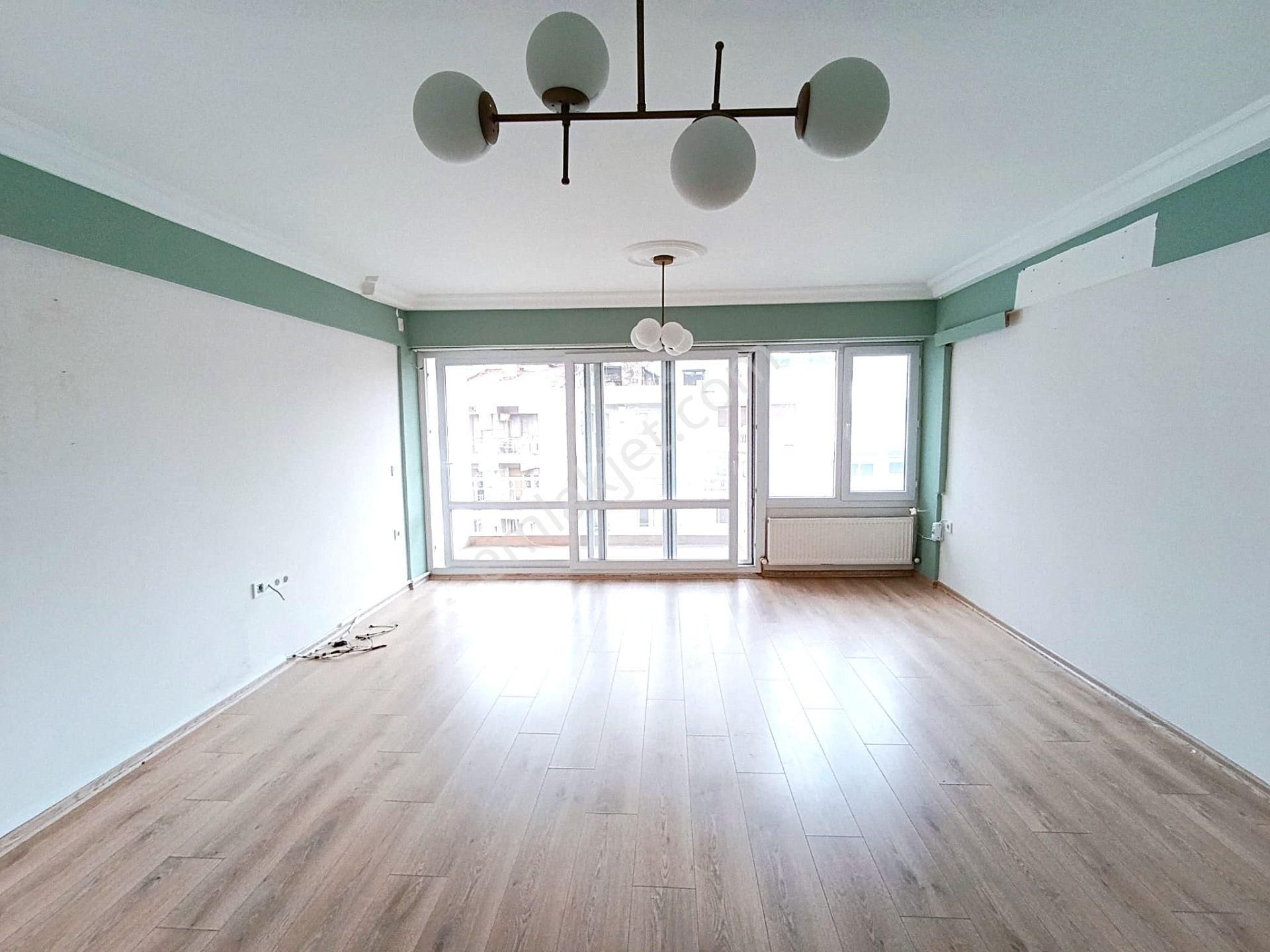 Göztepe Mithatpaşa Caddesi Üzeri Full Tadilatlı Kiralık Daire