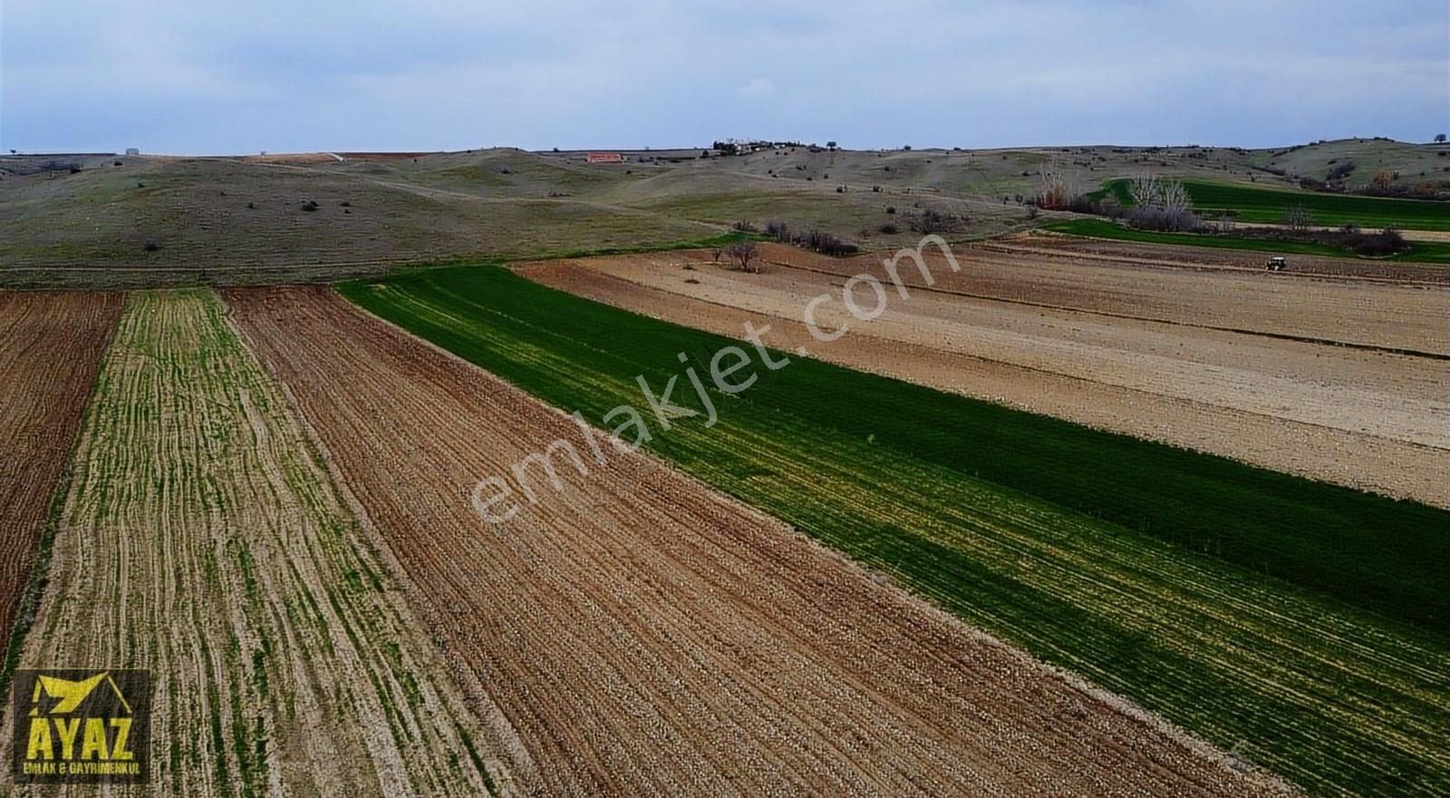 https://imaj.emlakjet.com/listing/12849935/9A367A2BB3AE4A3F02C31D42BA3E994812849935.jpg