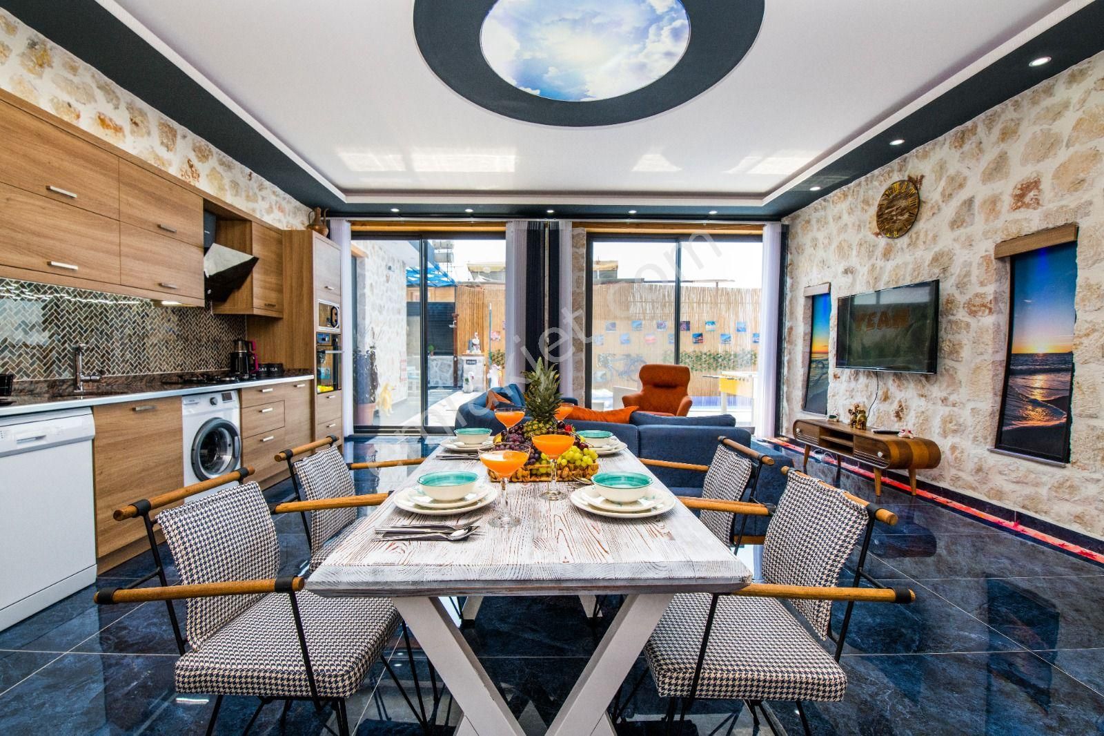 Kaşta Lüks Yapılı Villa Yatırımlık Full Eşyalı - Görsel 4