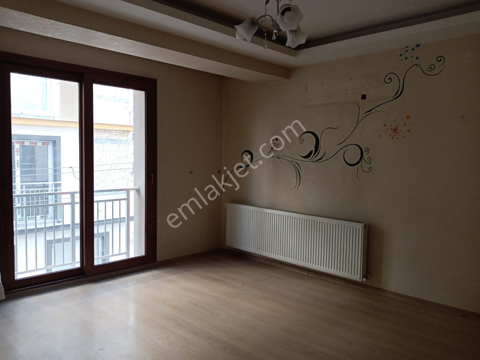 Yenigirne De Satılık Dübleks Ve Daire Ler