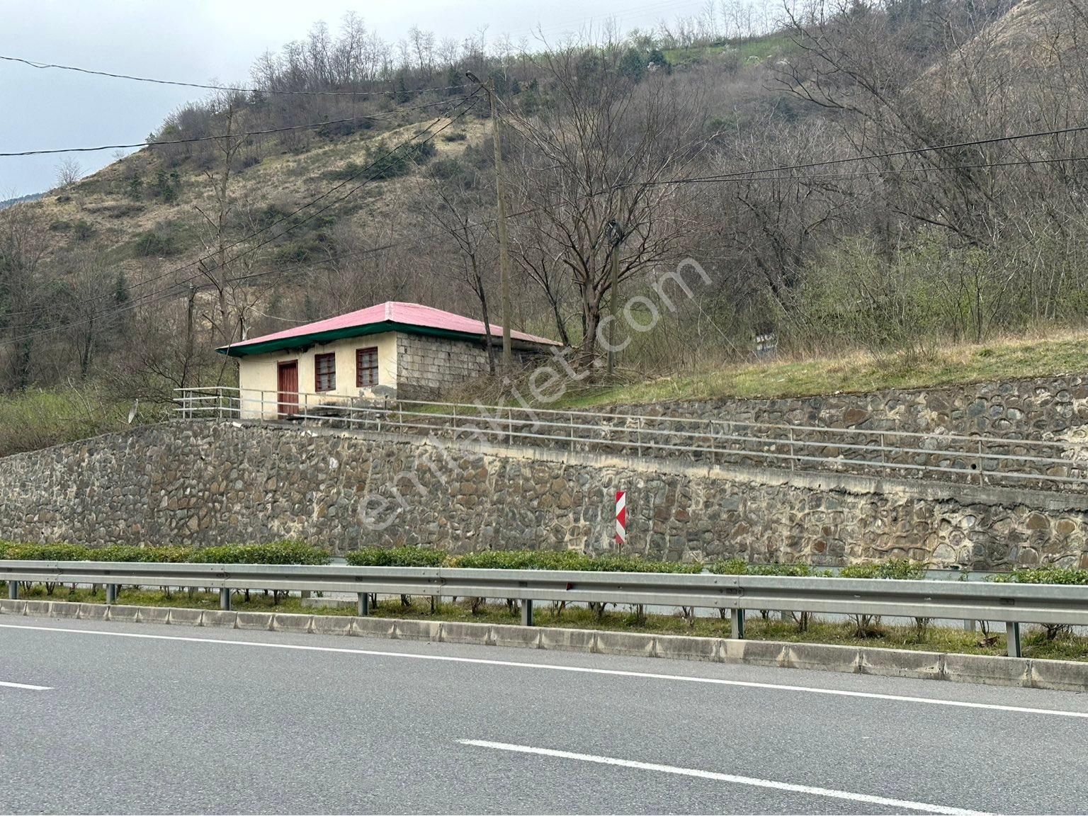 Trabzon Maçka Satılık Turizm/Konut Alanı Kaçmaz Emlaktan Merkez Maçka Ana Yol Üstünde Satılık Harika Bir Arsa