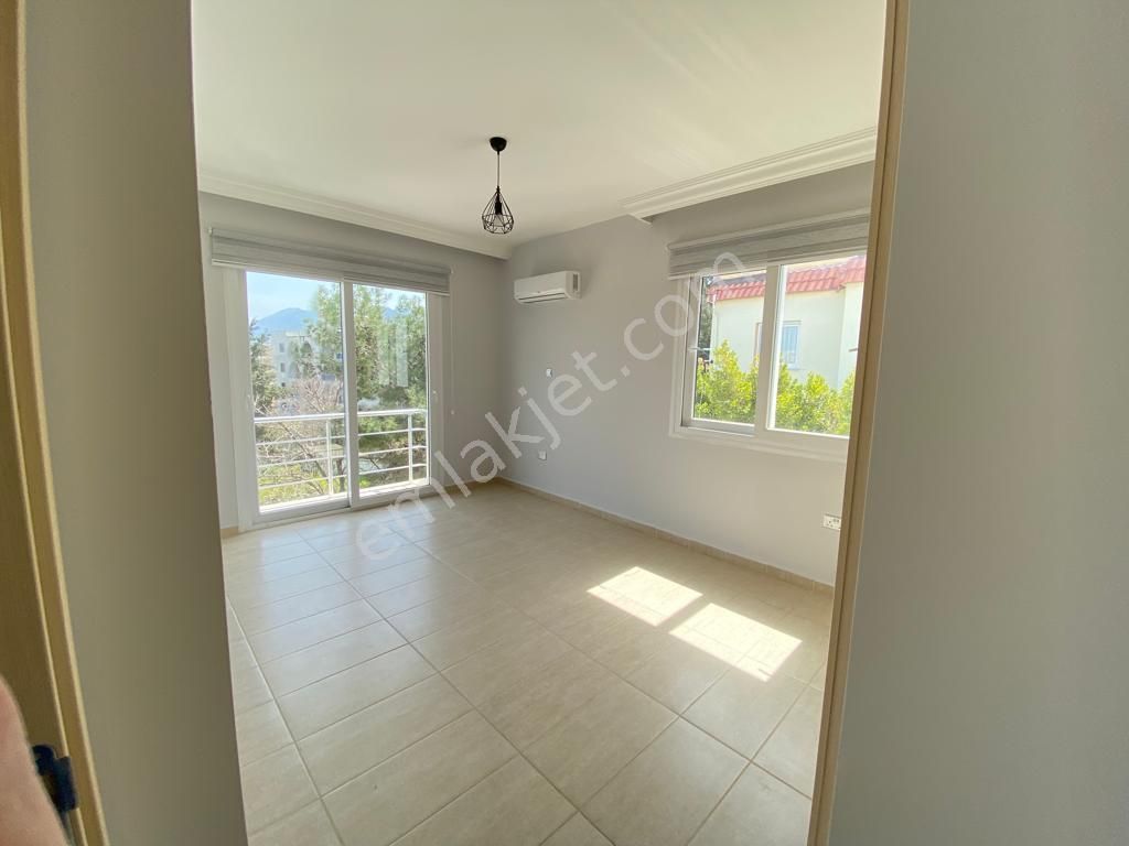 Kıbrıs Girne Merkezde Yüksek Kira Getirili Satılık Ticari İzinli Bina - Görsel 18