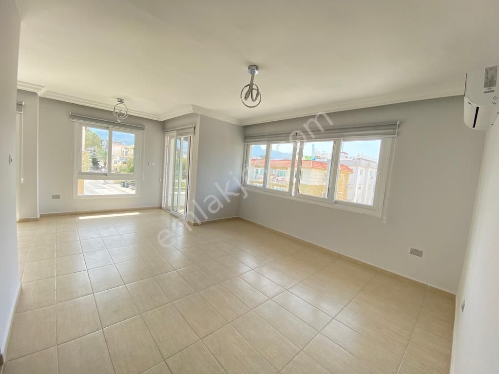 Kıbrıs Girne Merkezde Yüksek Kira Getirili Satılık Ticari İzinli Bina - Görsel 22