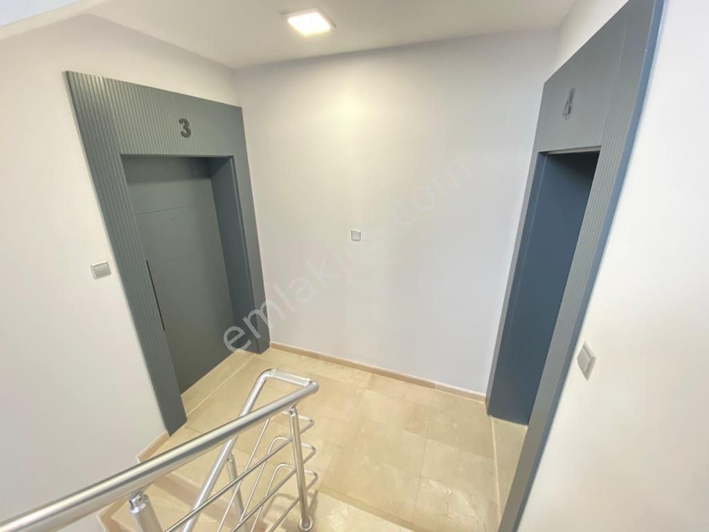 Kıbrıs Girne Merkezde Yüksek Kira Getirili Satılık Ticari İzinli Bina - Görsel 9