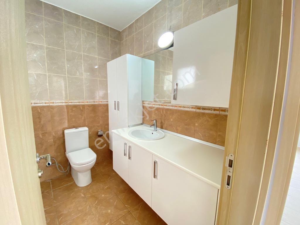 Kıbrıs Girne Merkezde Yüksek Kira Getirili Satılık Ticari İzinli Bina - Görsel 20