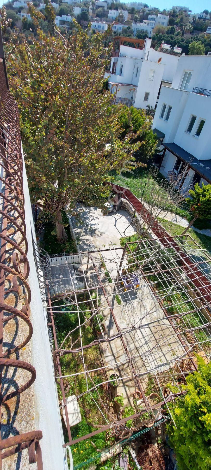 Havuzlu Site İçerisinde Köşe Konumda Geniş Bahçeli Ve Teraslı - Görsel 33