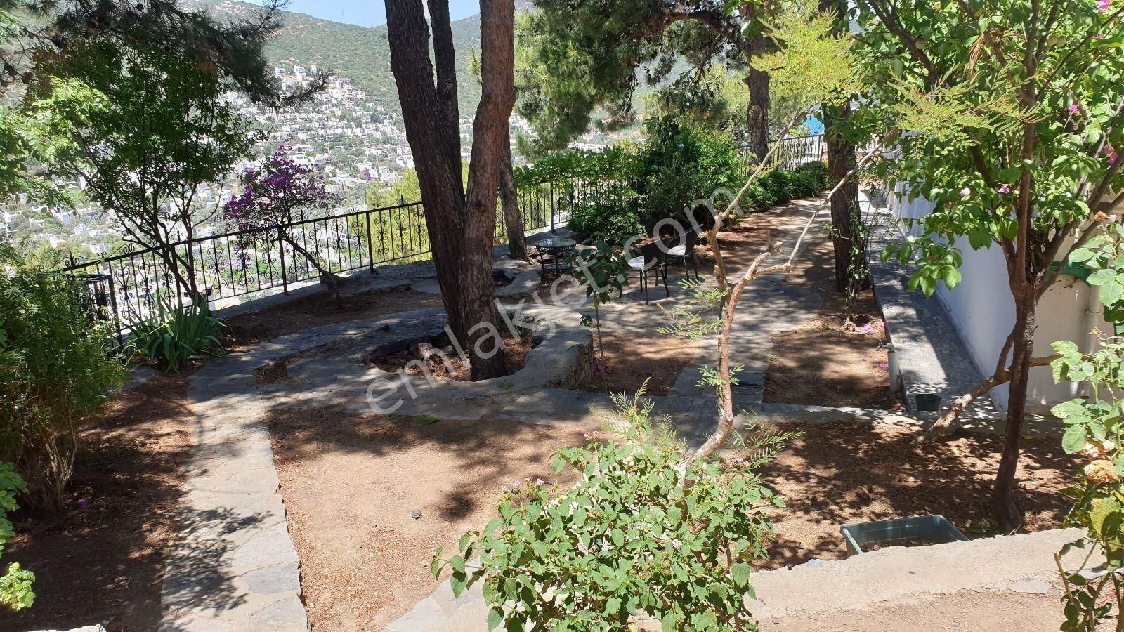 https://imaj.emlakjet.com/listing/12979134/13989D843FA0084A4752D5A8CAEF27BA12979134.jpg