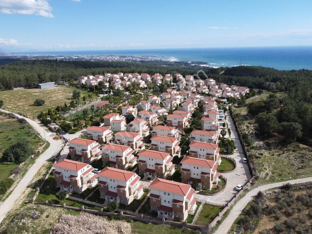 Alanya İncekum Satılık Villa  ALANYA İNCEKUM 3+1 200M2 EŞYALI VAT. UYGUN DUBLEKS VİLLA