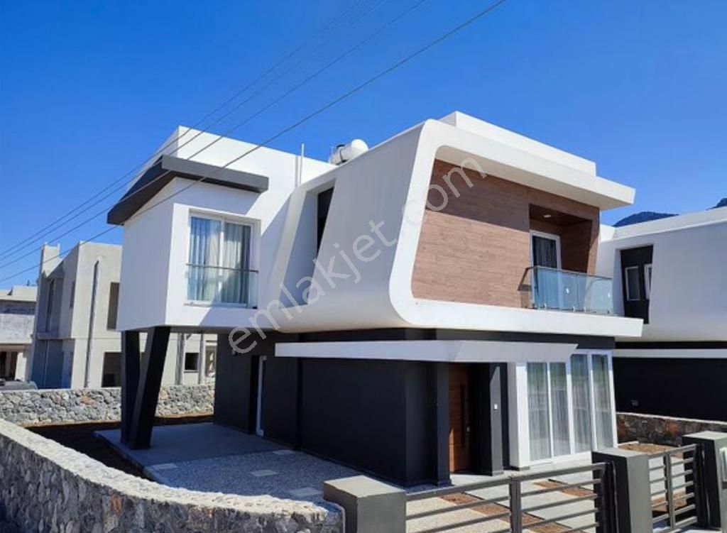 Girne Karşıyaka Köyü Satılık Villa  Girne / Karsıyaka Hazır Lüx villaları