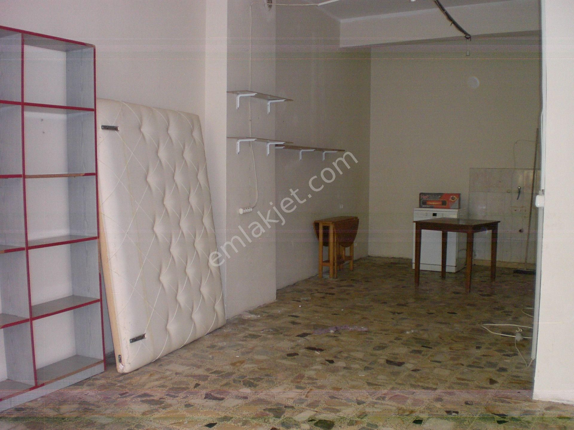 Yenibosna Cumhuriyet Caddesi Kiralık 70.m2 İşyeri - Görsel 3