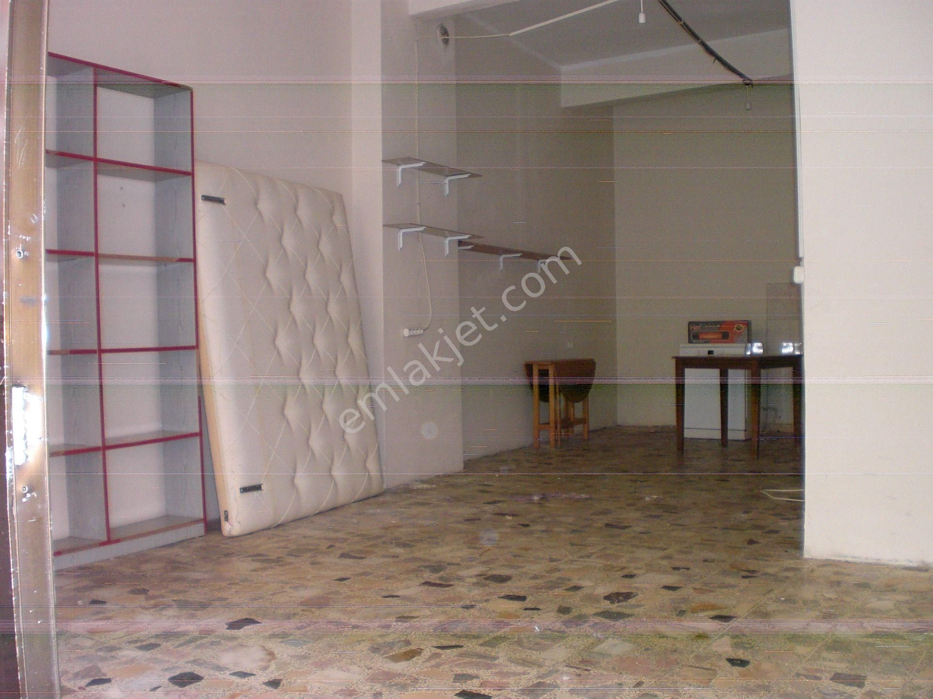 Yenibosna Cumhuriyet Caddesi Kiralık 70.m2 İşyeri - Görsel 2