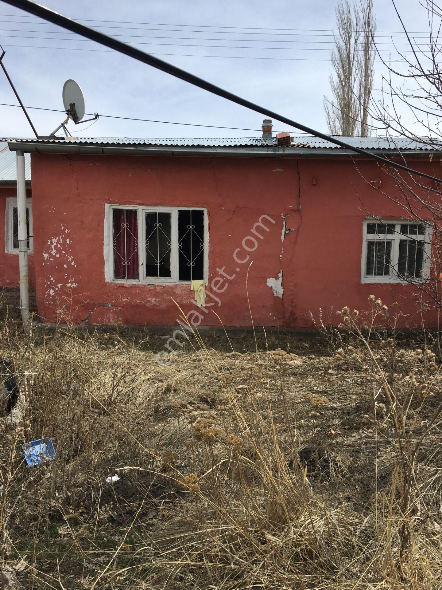 Emlakçıdan Kars Kars Merkez Alpaslan Mahallesi 2+1 Oda Satılık Müstakil