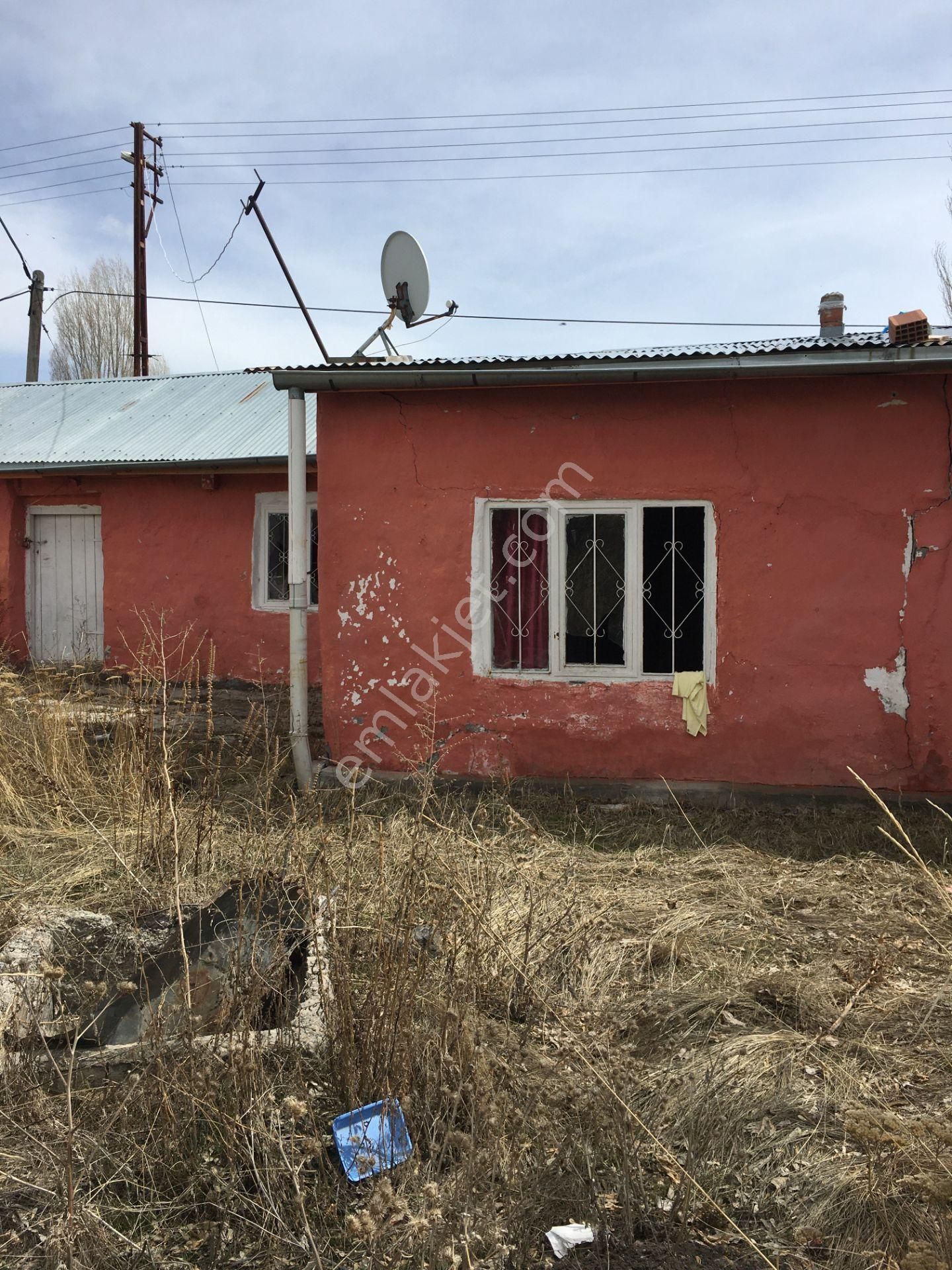 Emlakçıdan Kars Kars Merkez Alpaslan Mahallesi 2+1 Oda Satılık Müstakil