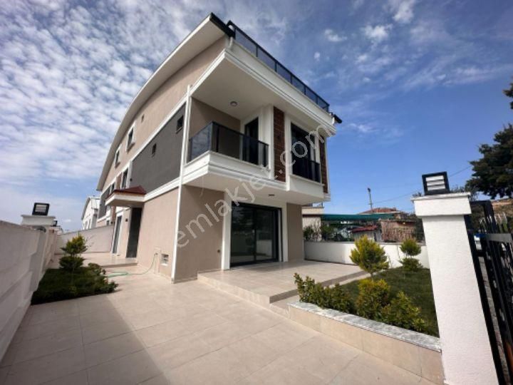 Didim Efeler Satılık Villa Aydın Didim Efeler de satılık 5+1 ayri mutfak villa 