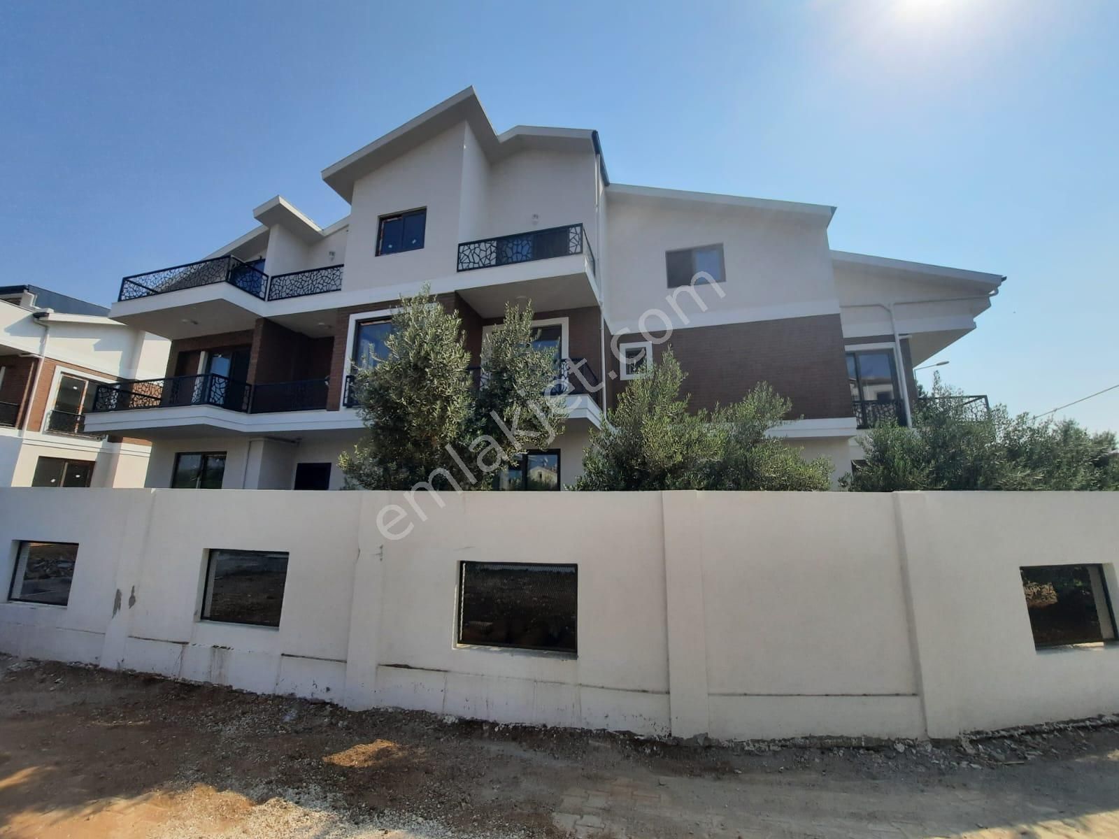 Fethiye Foça Satılık Daire Fethiye Foçada 680 M2 Arsada Sıfır Yüzme Havuzlu.70m2, 2+1 Daire Satılık