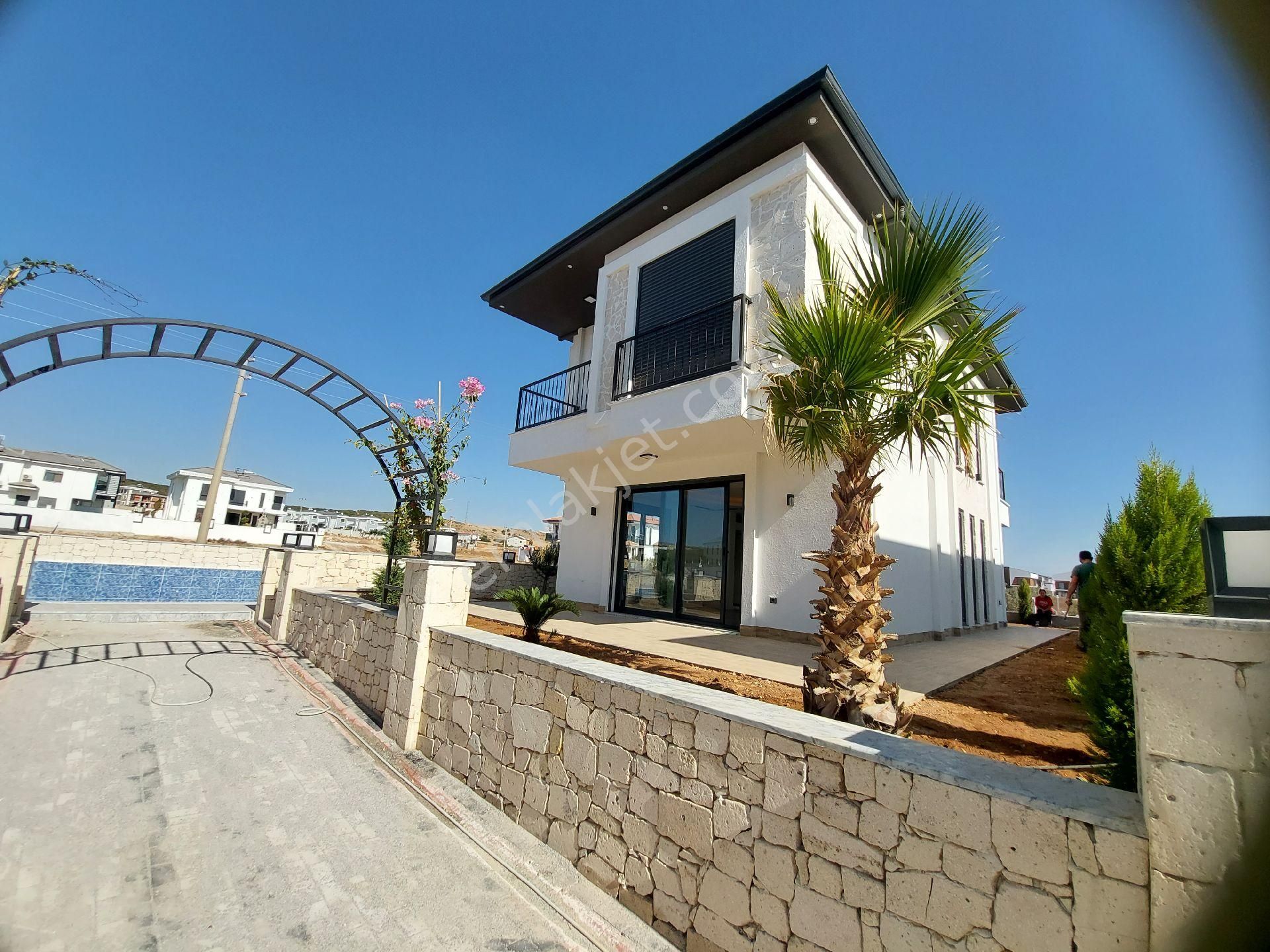 Didim Efeler Satılık Villa Aydın Didim Efelerde Site İcinde Müstakil Bahcki 3+1 Villalar