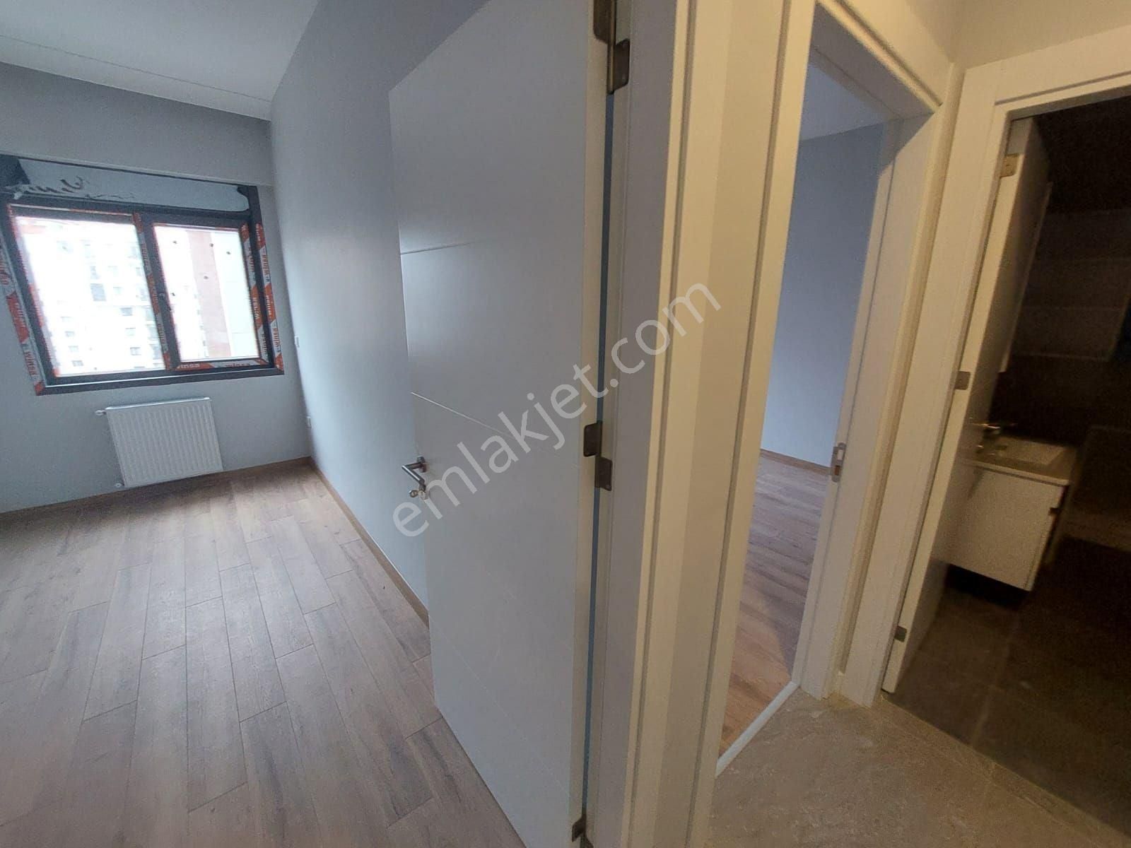 Feneryolu 26 Mart Parkına Yakın 2+1 Sıfır Binada Kombili