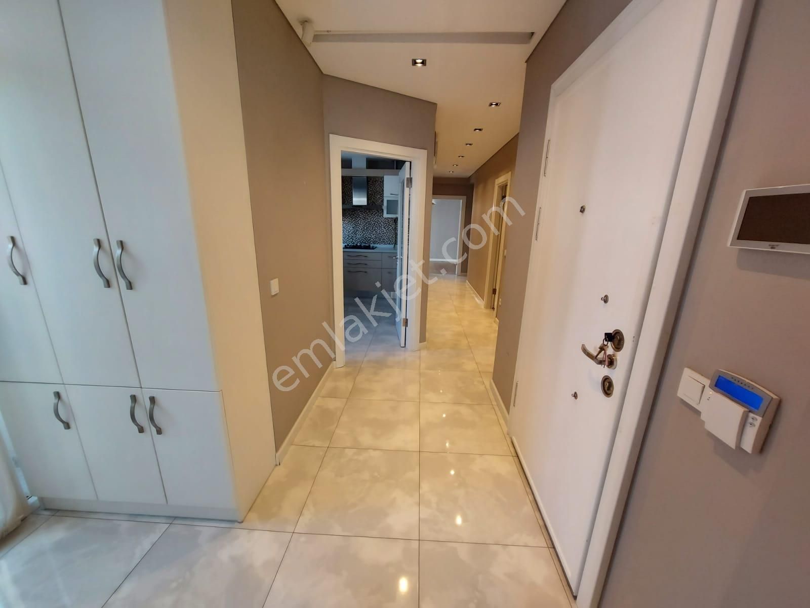 https://imaj.emlakjet.com/listing/13067774/4E163BF438B842772EB3984EB5BF5A0813067774.jpeg