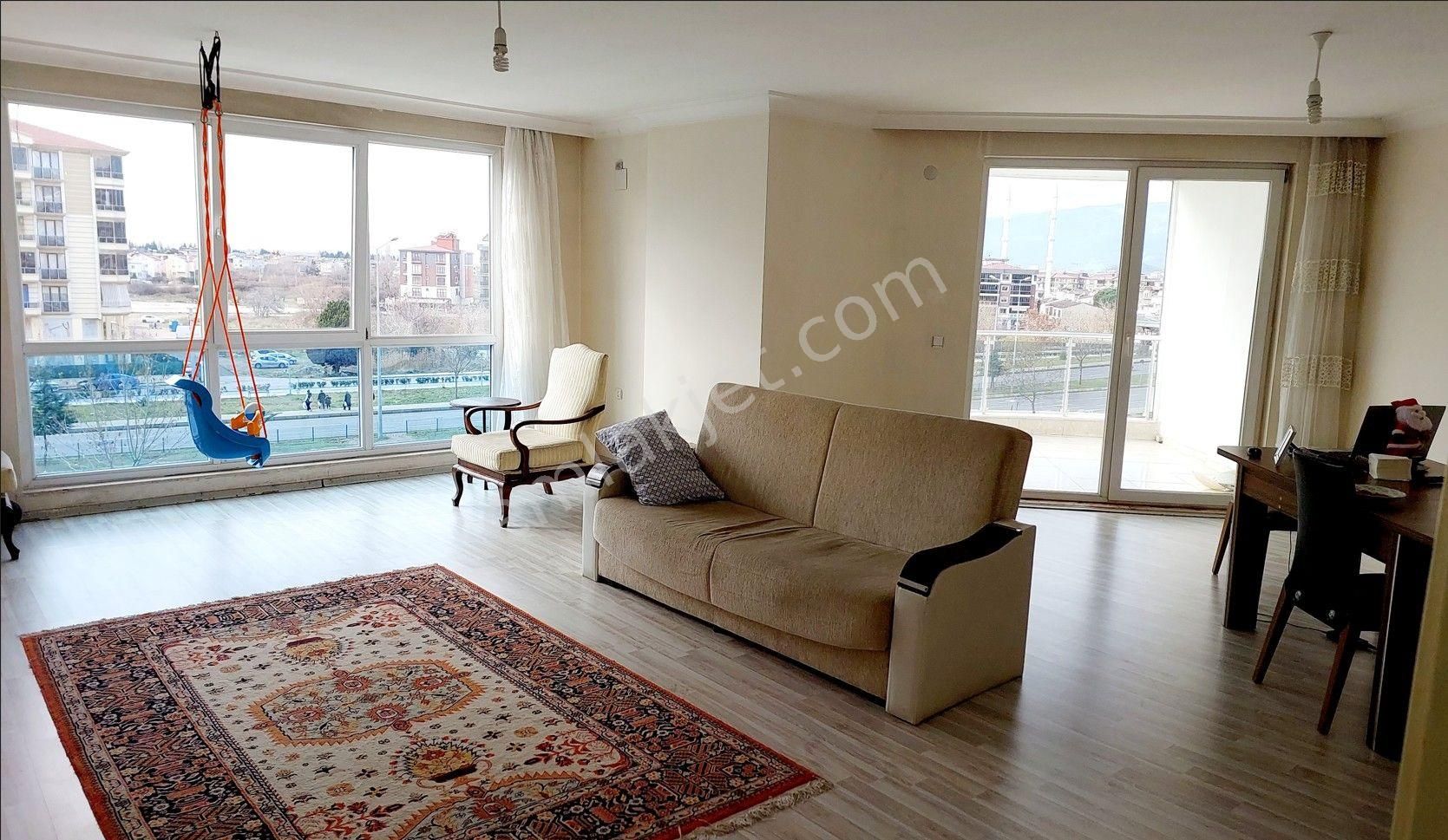 Sahibinden Satılık 160m2, 3+1+kiler,2balkon 4.kat Ön Cephe Daire