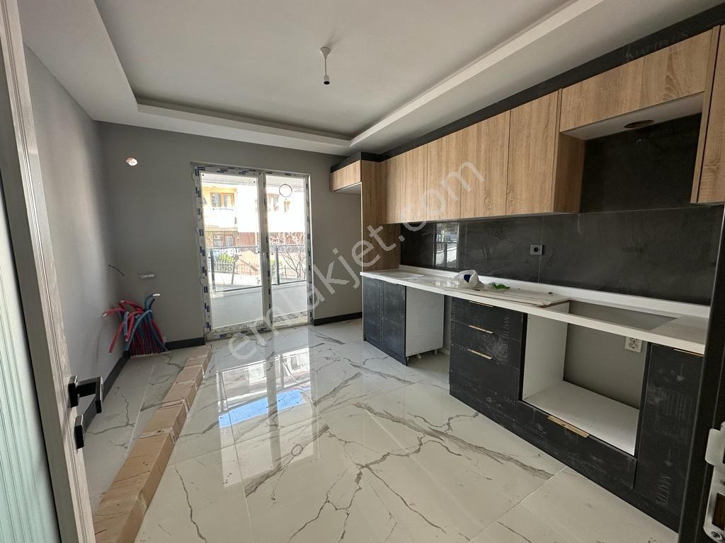 Keçiören Bademlik Satılık Daire  UYANIŞ MAHALLESİNDE 4+1 1 KAT ÖN CEPHE + 180m2 DÜKKAN İKİSİ BİR SATILIK 