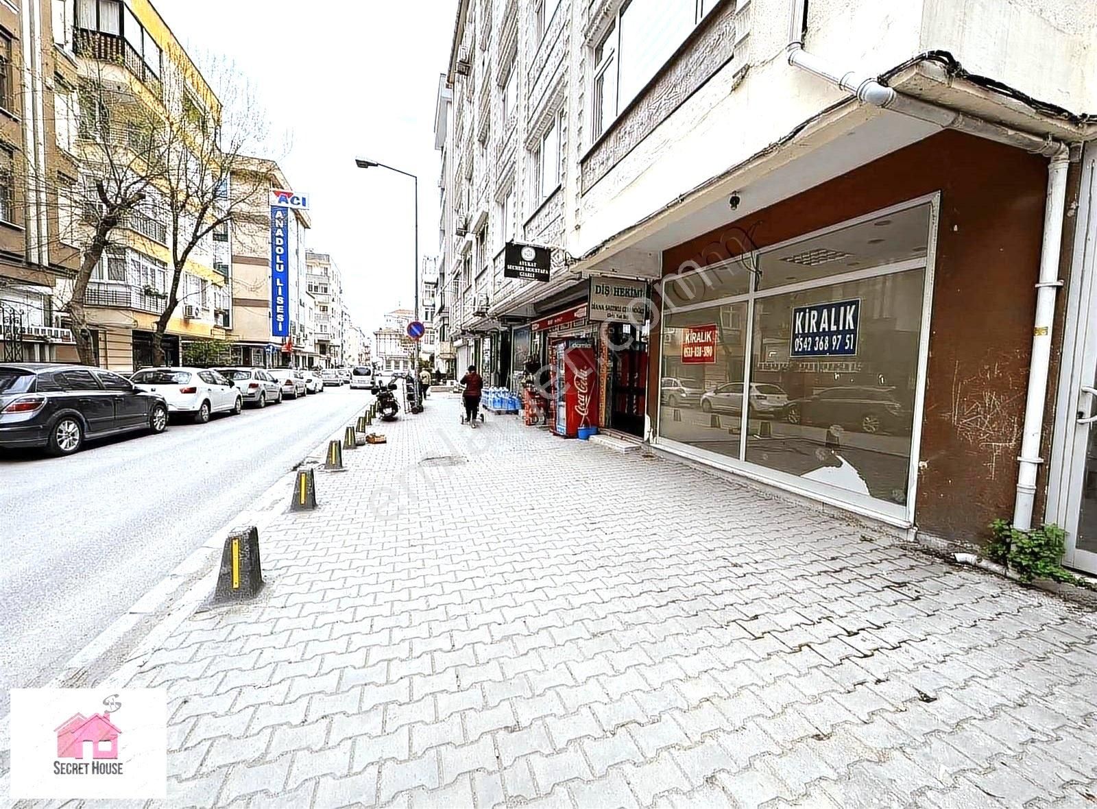 Bakırköy Cevizlik Kiralık Dükkan & Mağaza SECRET House'dan kırmızı şebboy Sk üzeri dükkan