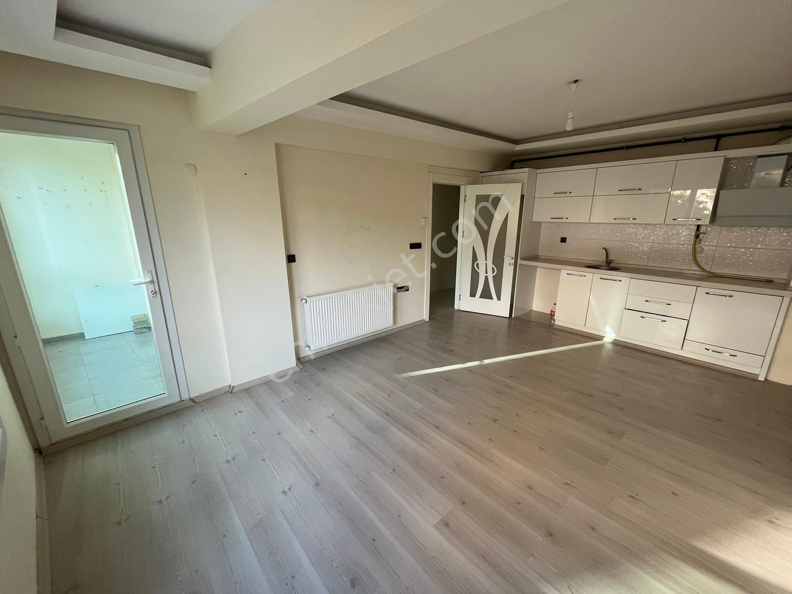 A Plus Gayrimenkulden İhsaniye Mahallesinde 2+1 Satılık Daire​