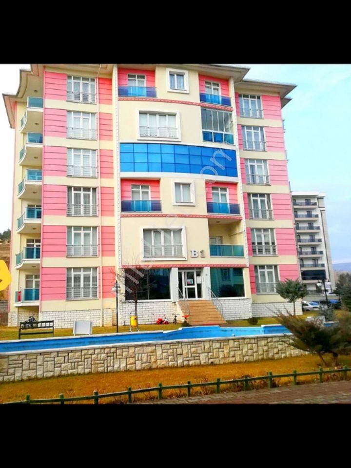 Sivas Merkez Mevlana Satılık Daire KARAHAN EMLAK'TAN SATILIK LÜX DAİRE NET:155 M². MEVLANA MAH..PAŞABAHÇE EVLERİ SİTESİ-1.KAT.4+1 FULL