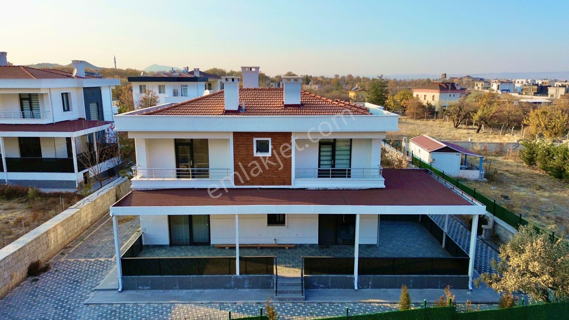 Melikgazi Erenköy Satılık Villa Erenköy Haymana' Da 1042 M² Arsalı Satılık 5+1 Lüks Geniş Villa